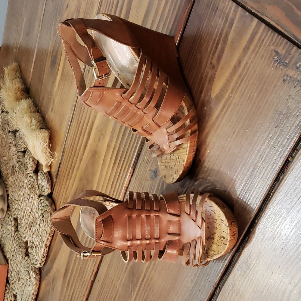 BCBGeneration strappy wedge sandal heels sz 7 brown leather gold hardware